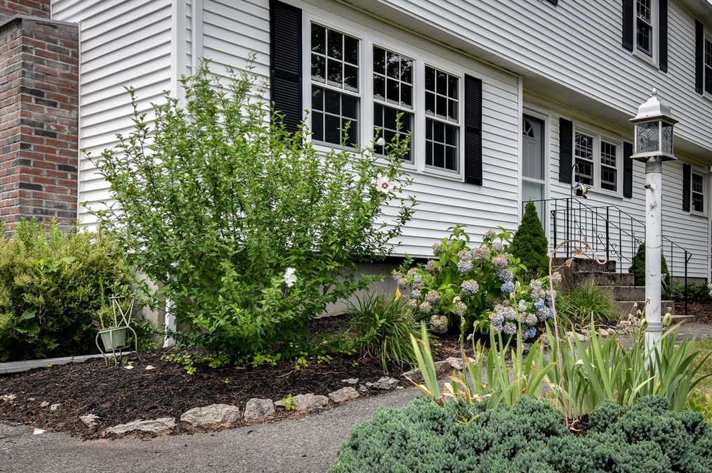 61 Sweet Grass Ln, Holliston, MA 01746