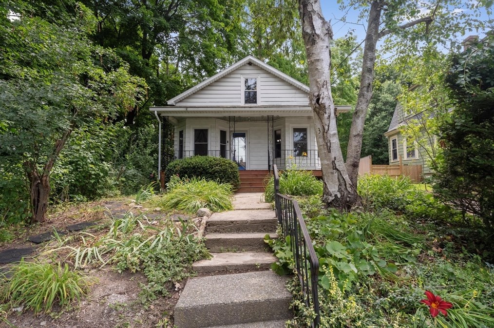 3 Linda Vista St, Worcester, MA 01603