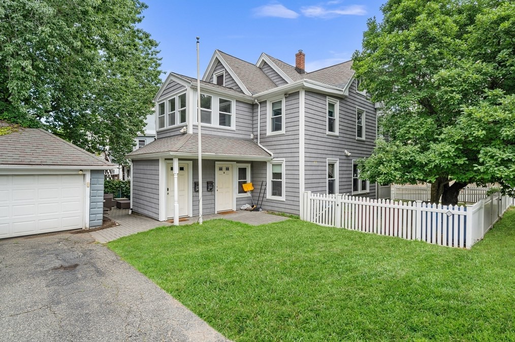 4 Mystic Ave, Melrose, MA 02176
