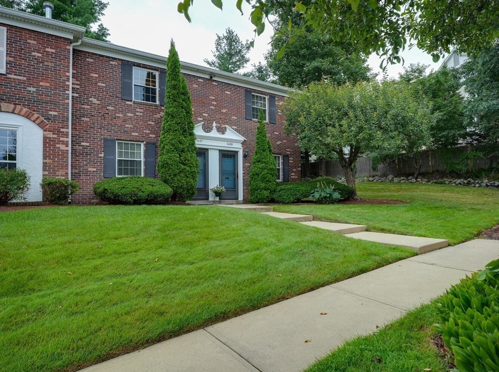 1608 Windsor Dr #1608, Framingham, MA 01701