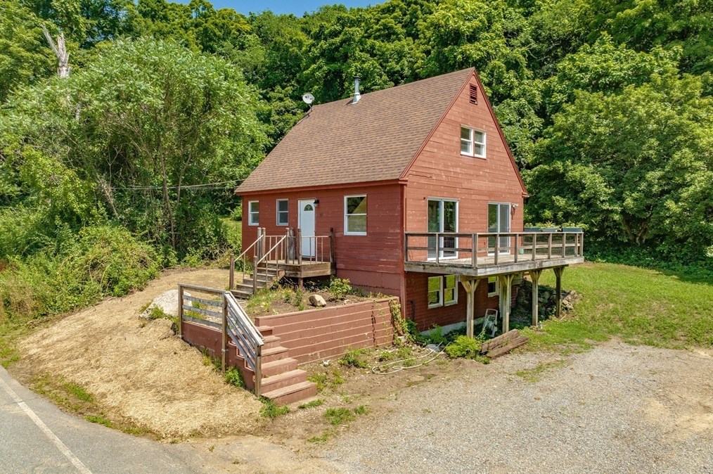 85 Amherst Rd, Leverett, MA 01054