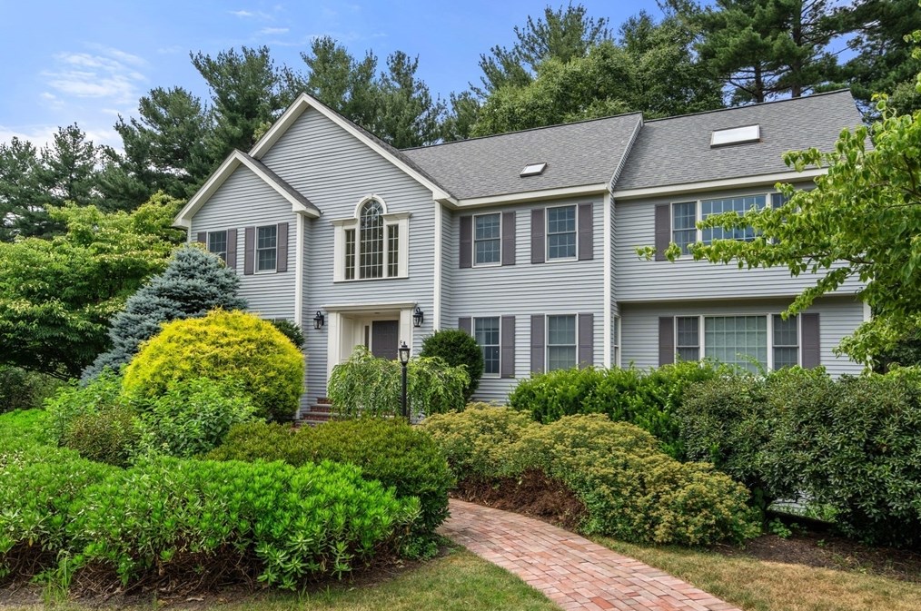 8 Stoneybrook Cir, Andover, MA 01810
