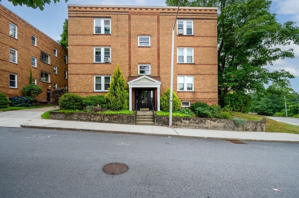 3 William St #2, Worcester, MA 01609