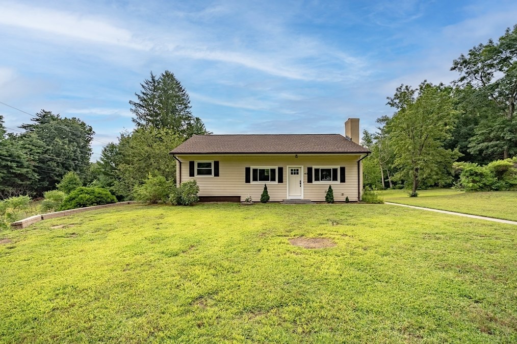 43 Jaeger Dr, Montgomery, MA 01085