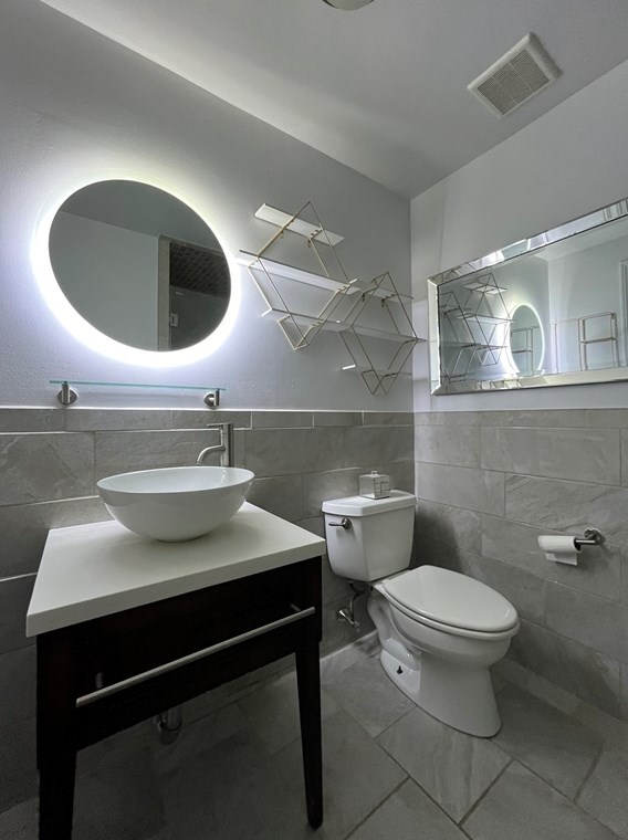 90 Roper St, Lowell, MA 01852-4848