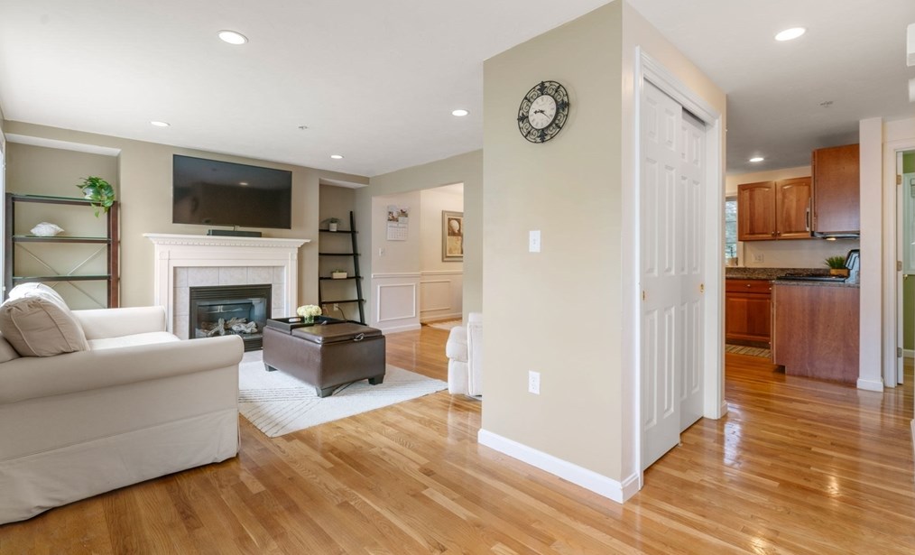 995 Trapelo Rd #1, Waltham, MA 02452