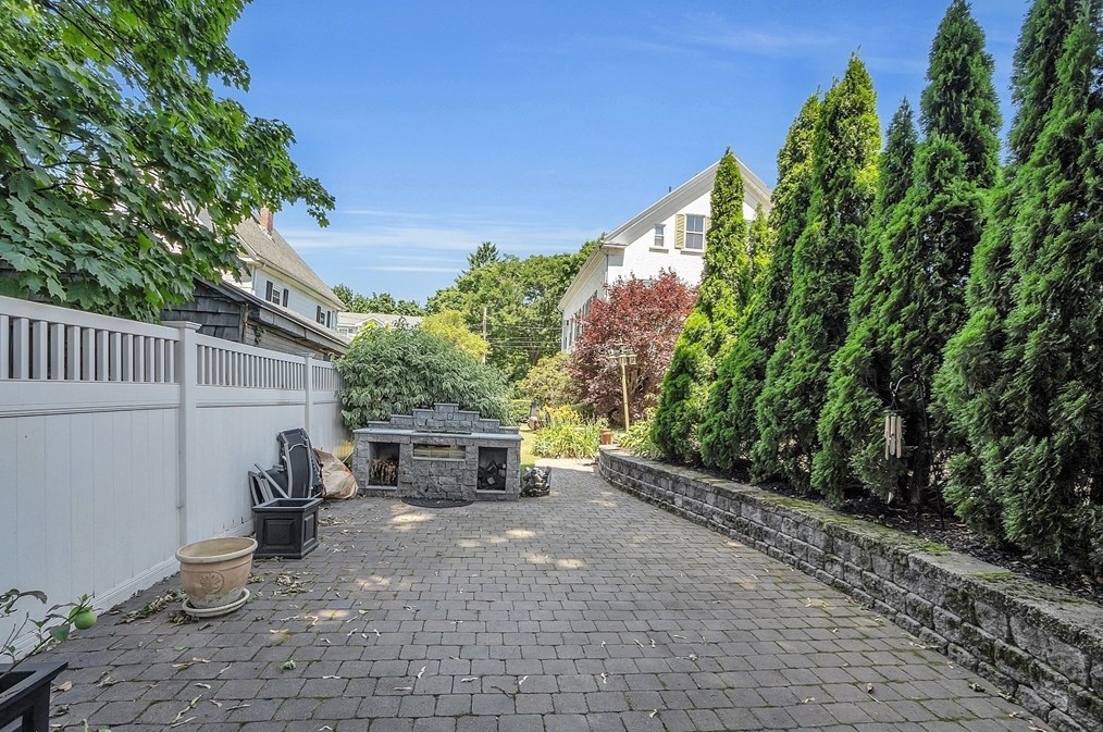 37 Aborn St, Peabody MA 01960-6041 exterior