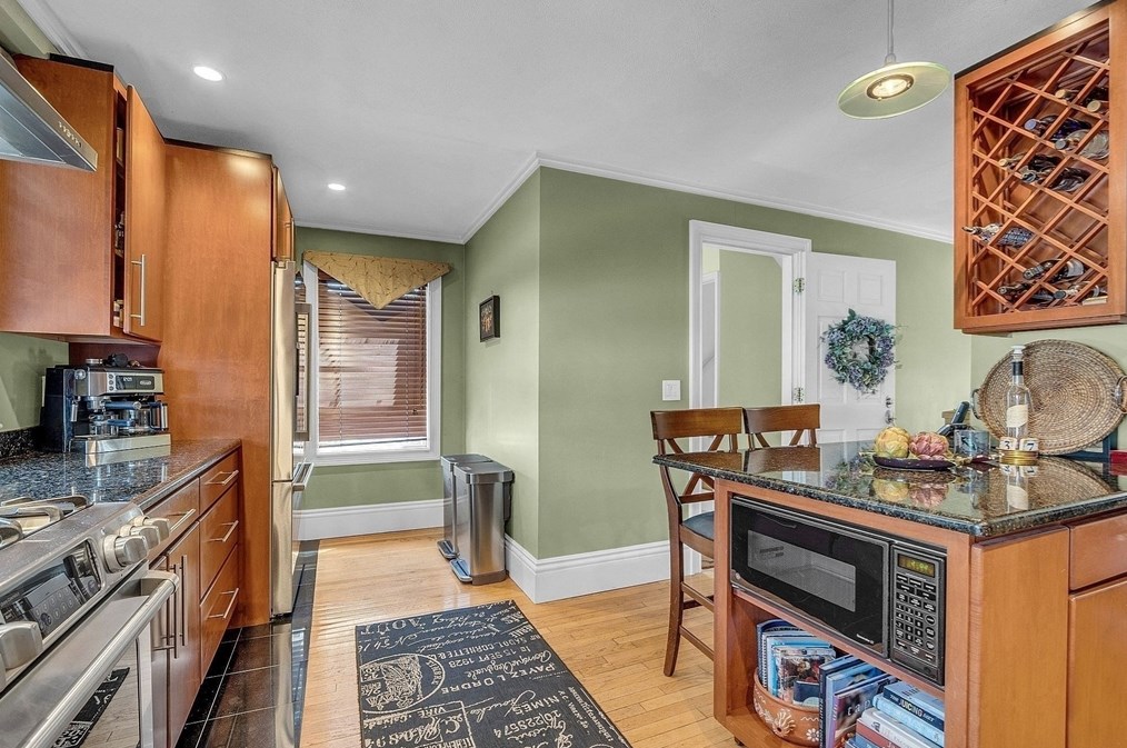 37 Aborn St, Peabody MA 01960-6041 exterior