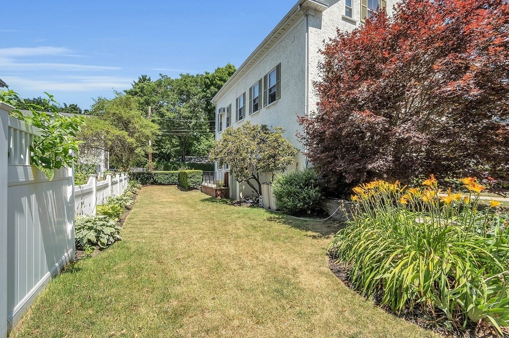 37 Aborn St, Peabody MA 01960-6041 exterior