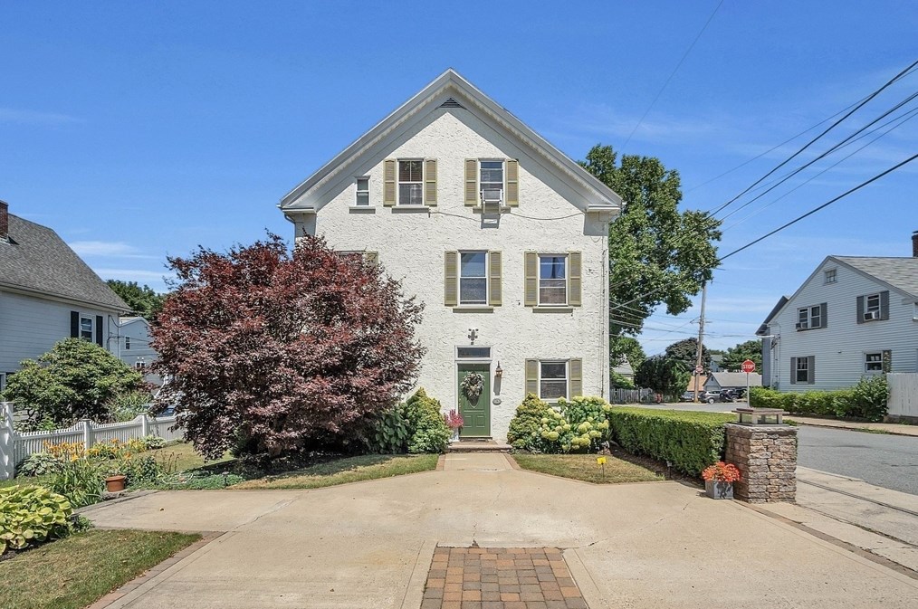 37 Aborn St, Peabody, MA 01960-6041