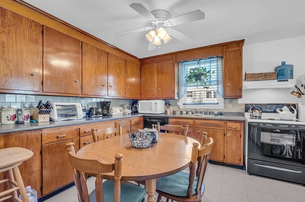 37 Aborn St, Peabody MA 01960-6041 exterior