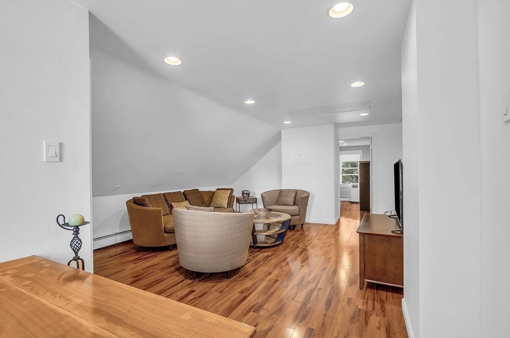 37 Aborn St, Peabody MA 01960-6041 exterior