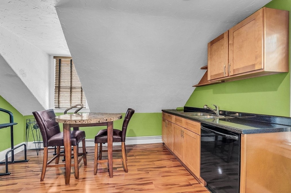 37 Aborn St, Peabody MA 01960-6041 exterior