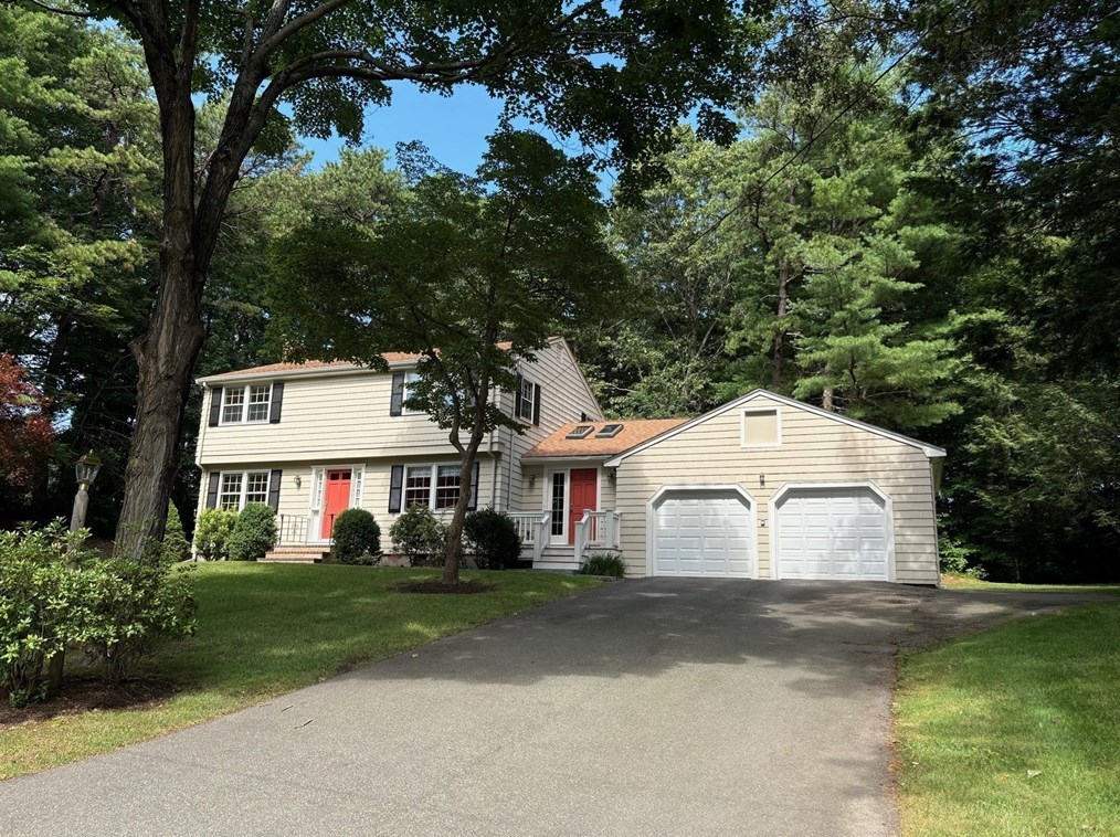 10 Emerson Rd, Medfield, MA 02052-1809