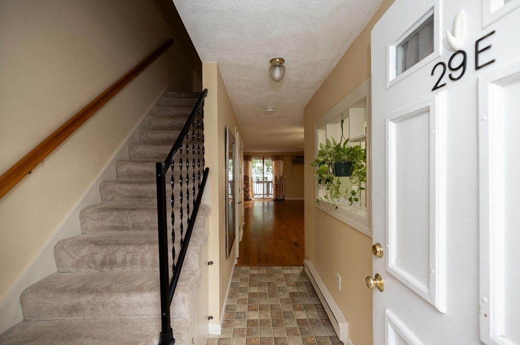 79 Meadow Pond Dr #29e, Leominster, MA 01453