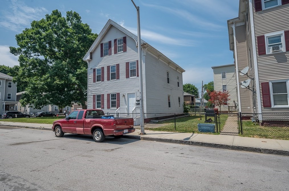 23 Colton St, Worcester, MA 01610