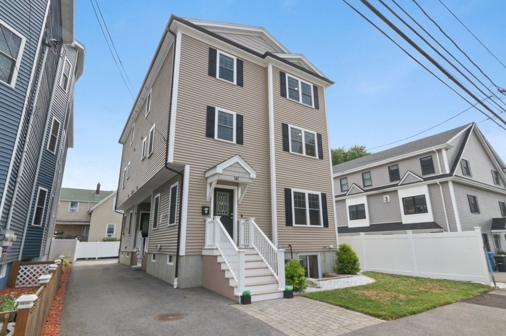 141 Ash St #1, Waltham, MA 02453