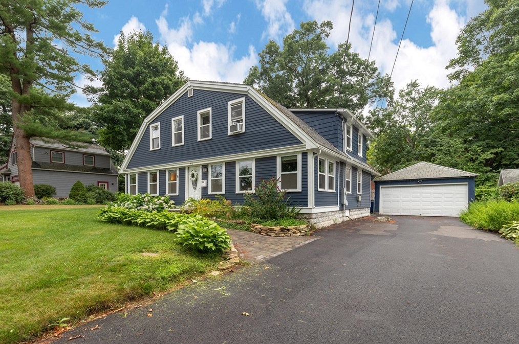 54 Highland Ave, Lynnfield, MA 01940