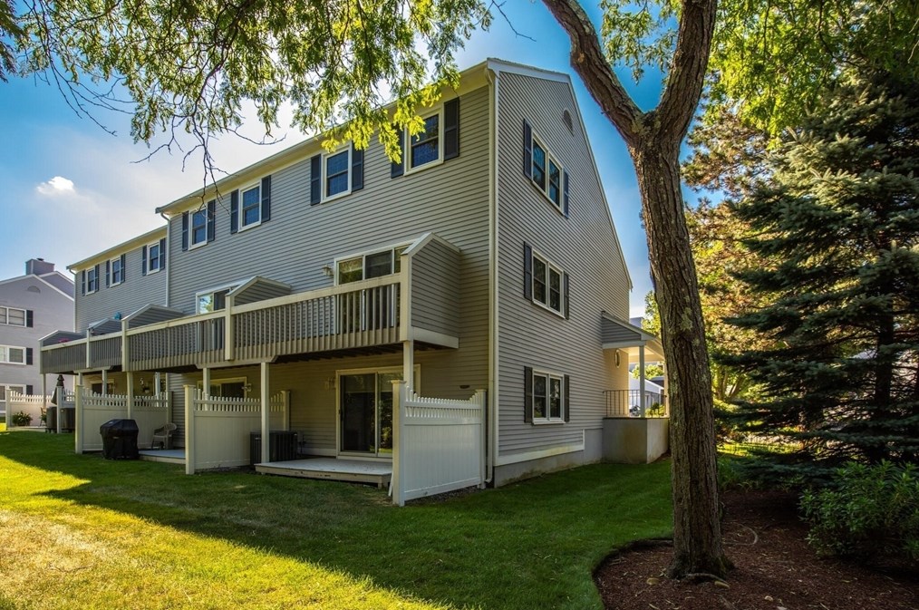 1 Indian Hill Ln #101, Salem, MA 01970