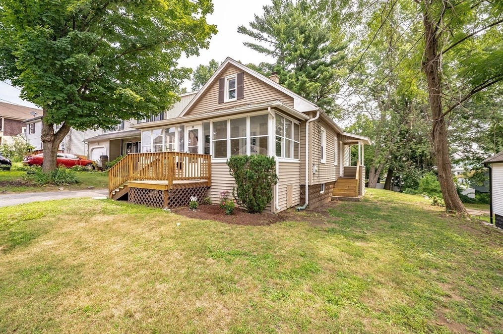 33 Ambrose St, Springfield, MA 01109