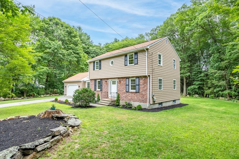 30 Cathy Rd, Chelmsford, MA 01824