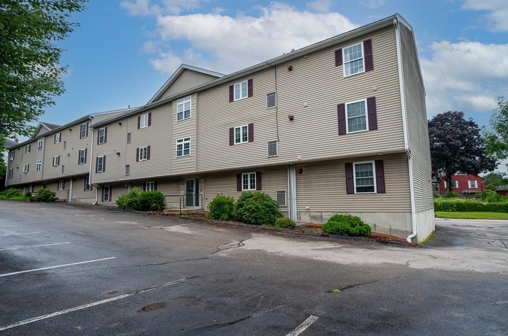 1 Hatfield St #3, Worcester, MA 01604