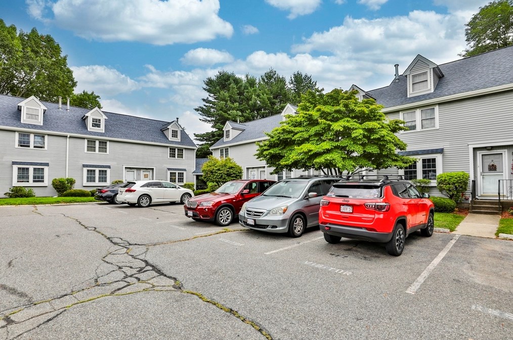 148 Flower Ln, Dracut MA 01826-4660 exterior