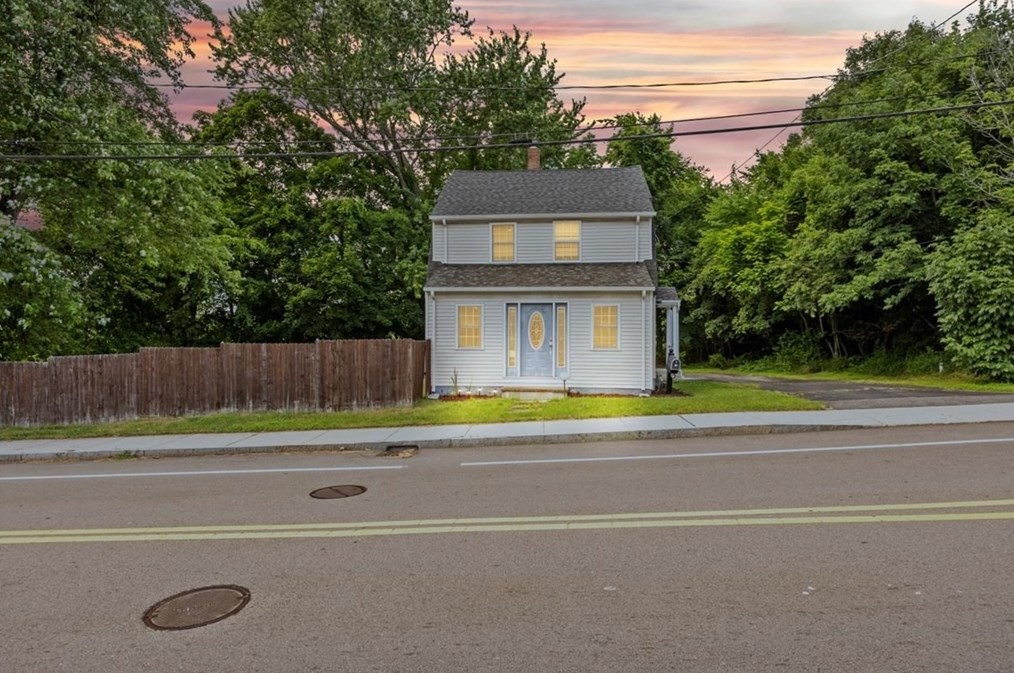 18 County St, Seekonk, MA 02771-5629