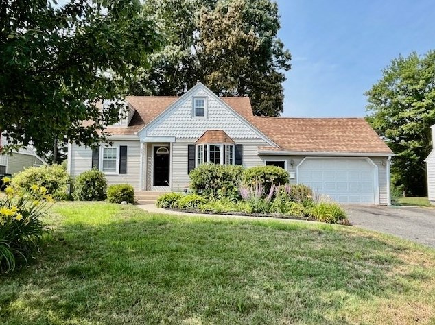 22 Hillcrest St, Chicopee, MA 01020