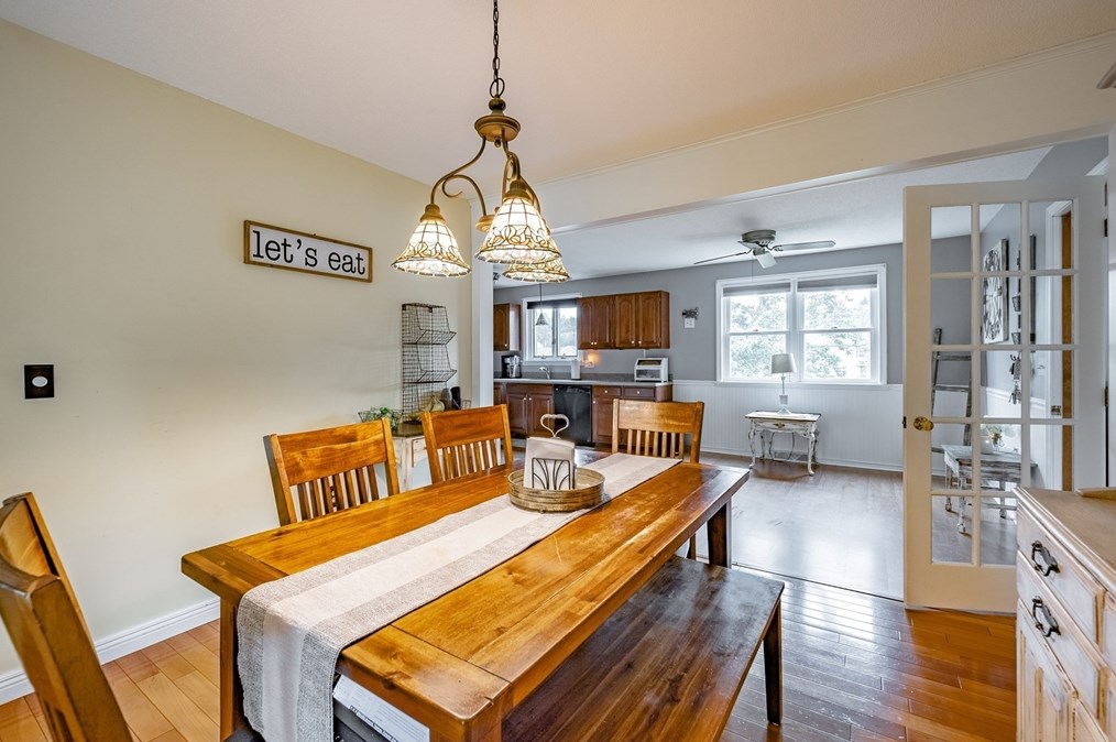 25 E Glen Dr, Montgomery, MA 01085