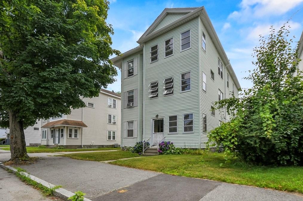 21 Puritan Ave, Worcester, MA 01604