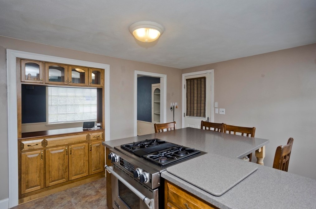 480 Roosevelt Ave, Springfield MA  01118-1160 exterior