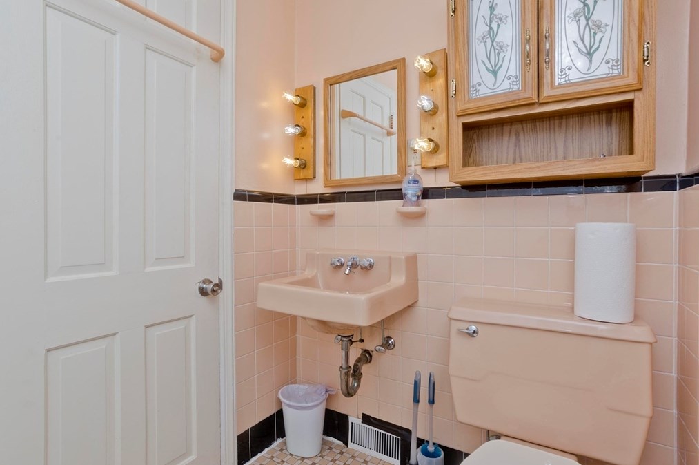 480 Roosevelt Ave, Springfield MA  01118-1160 exterior