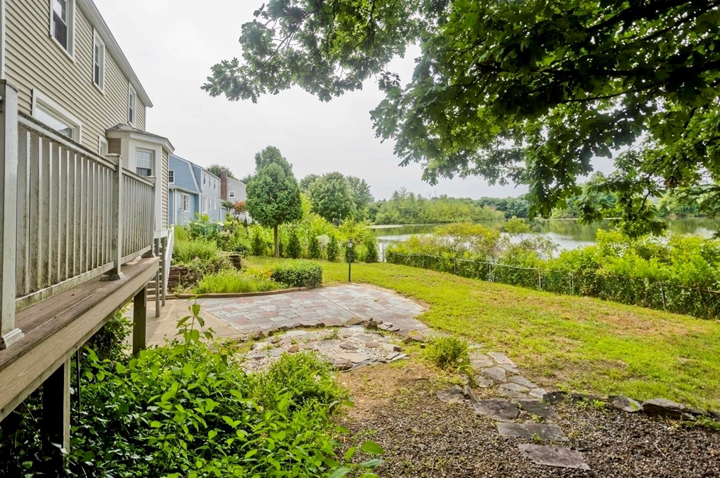 480 Roosevelt Ave, Springfield MA  01118-1160 exterior