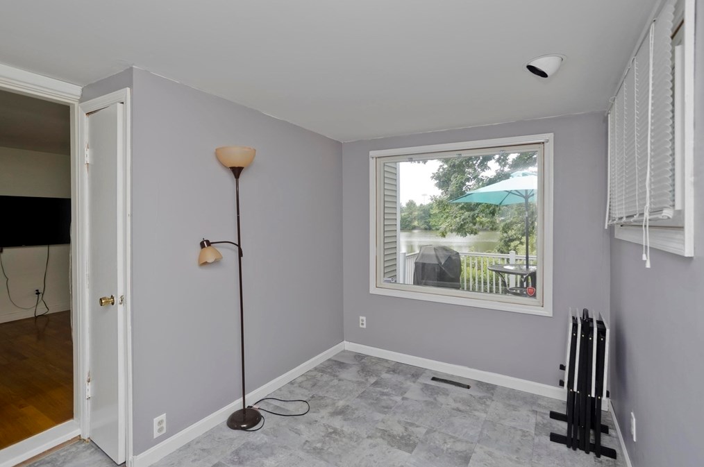 480 Roosevelt Ave, Springfield MA  01118-1160 exterior