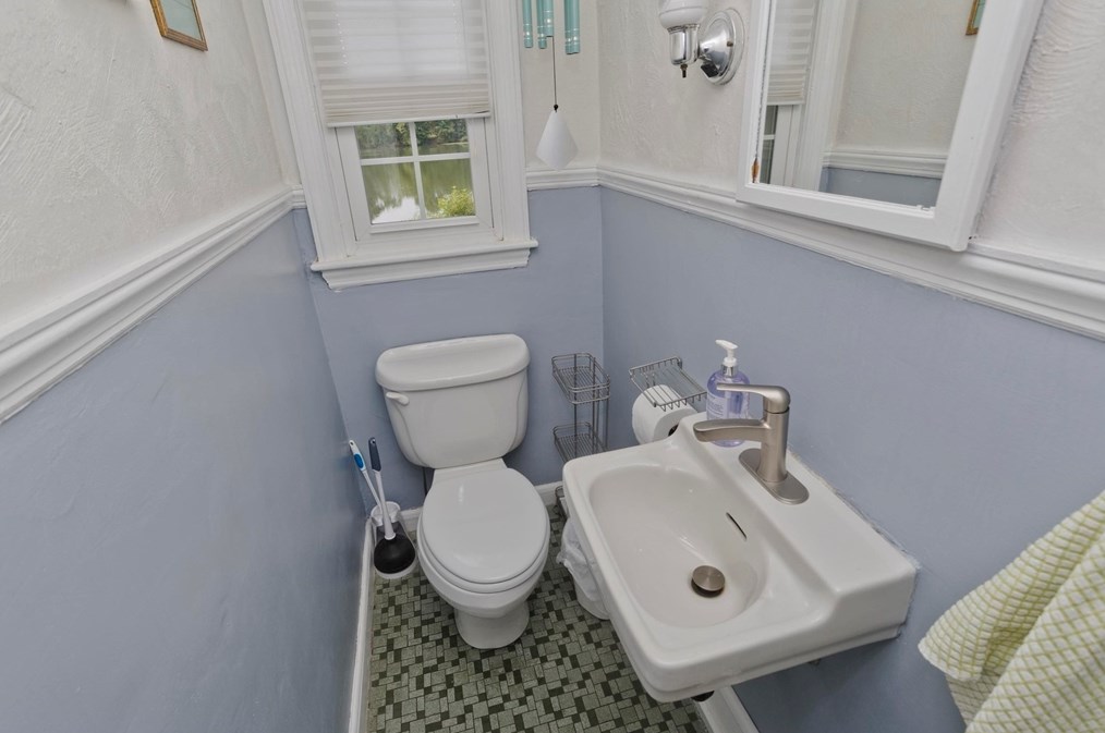 480 Roosevelt Ave, Springfield MA  01118-1160 exterior