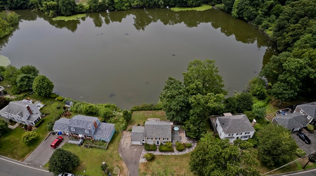 480 Roosevelt Ave, Springfield MA  01118-1160 exterior