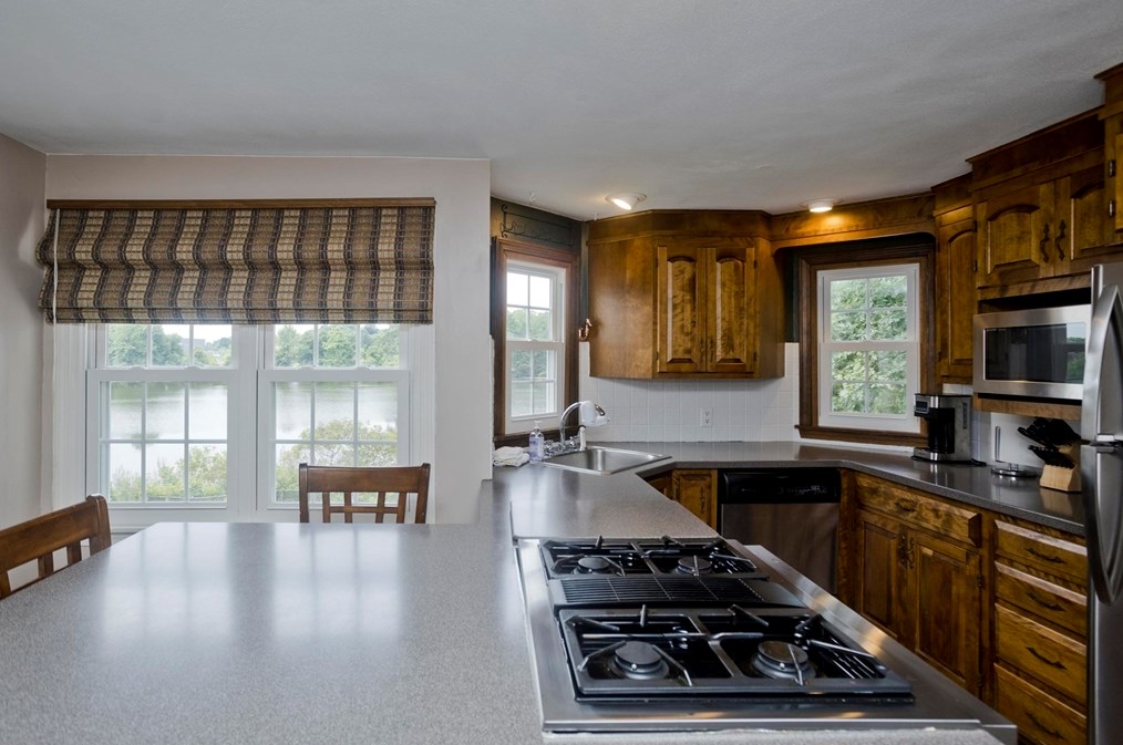 480 Roosevelt Ave, Springfield MA  01118-1160 exterior