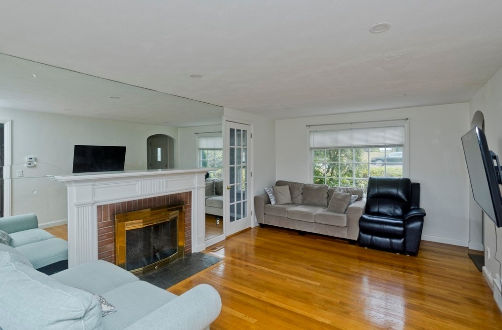 480 Roosevelt Ave, Springfield MA  01118-1160 exterior