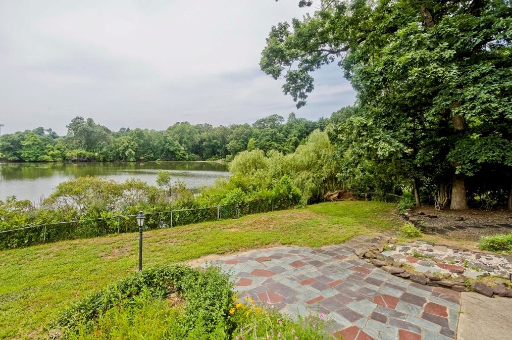 480 Roosevelt Ave, Springfield MA  01118-1160 exterior