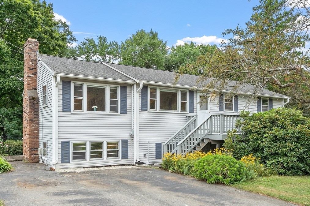 15 Champlain Dr, Hudson, MA 01749