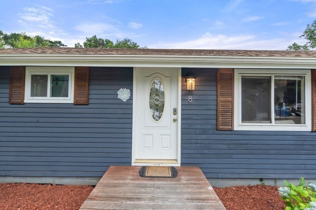 8 E Wind Dr, Plymouth, MA 02360