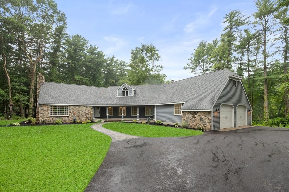 110 Nottingham Dr, Raynham, MA 02767