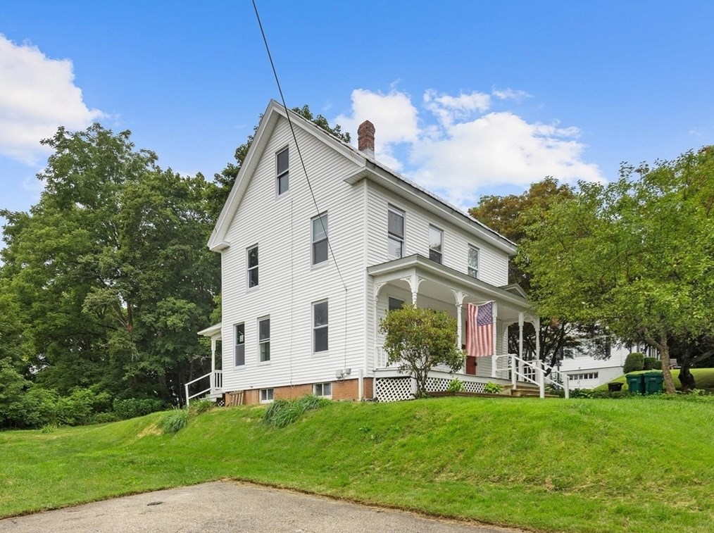 7 Chestnut St, North Brookfield, MA 01535