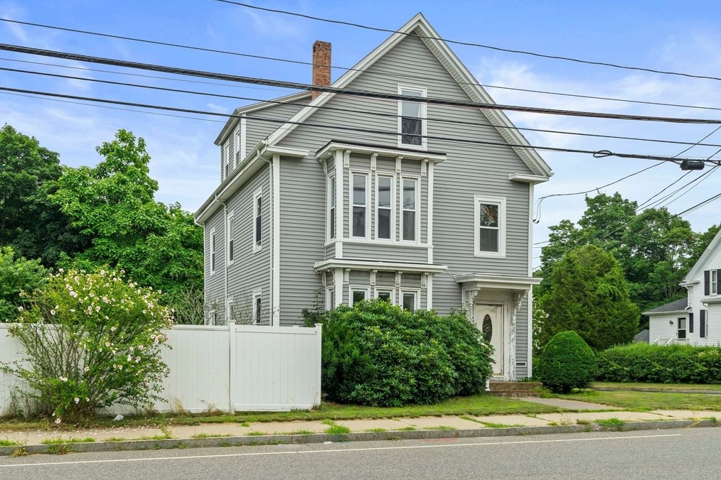 524 W Main St, Avon, MA 02322