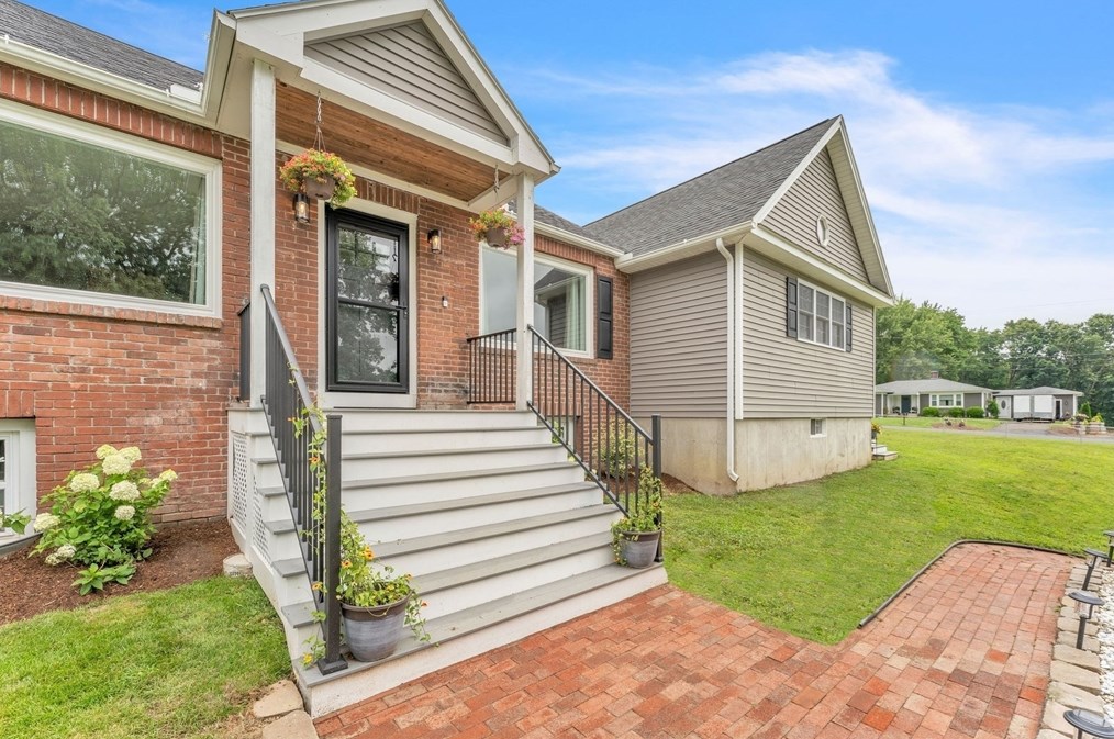 20 Mountain View St, South Hadley, MA 01075