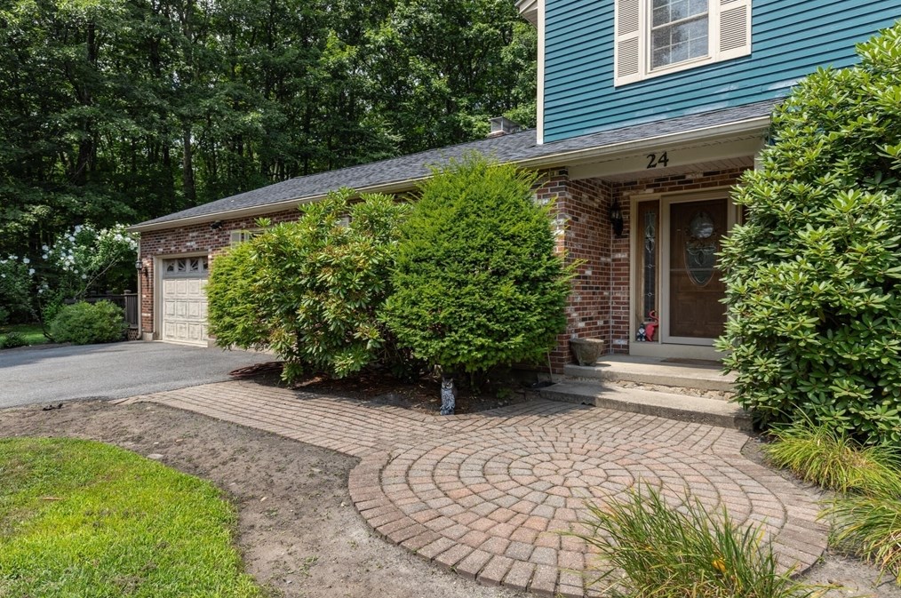 24 Slack Brook Rd, Leominster, MA 01453