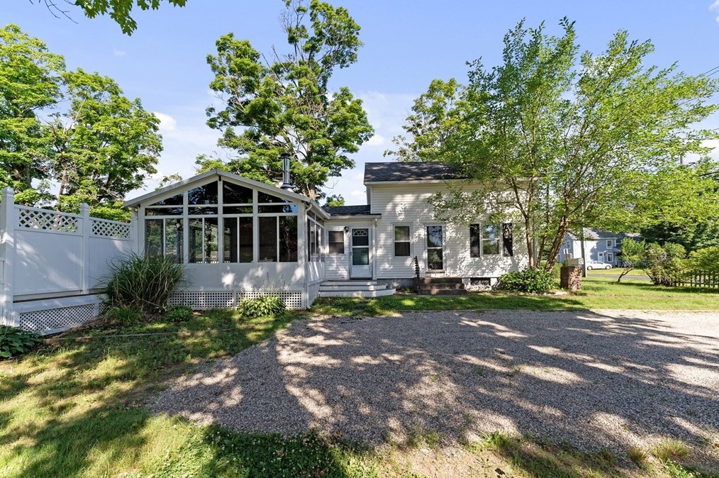 44 Prospect St, Montgomery, MA 01085