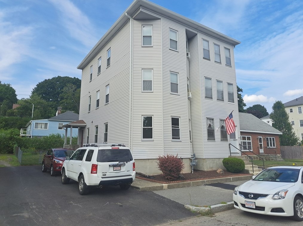 10 Creston St, Worcester, MA 01604