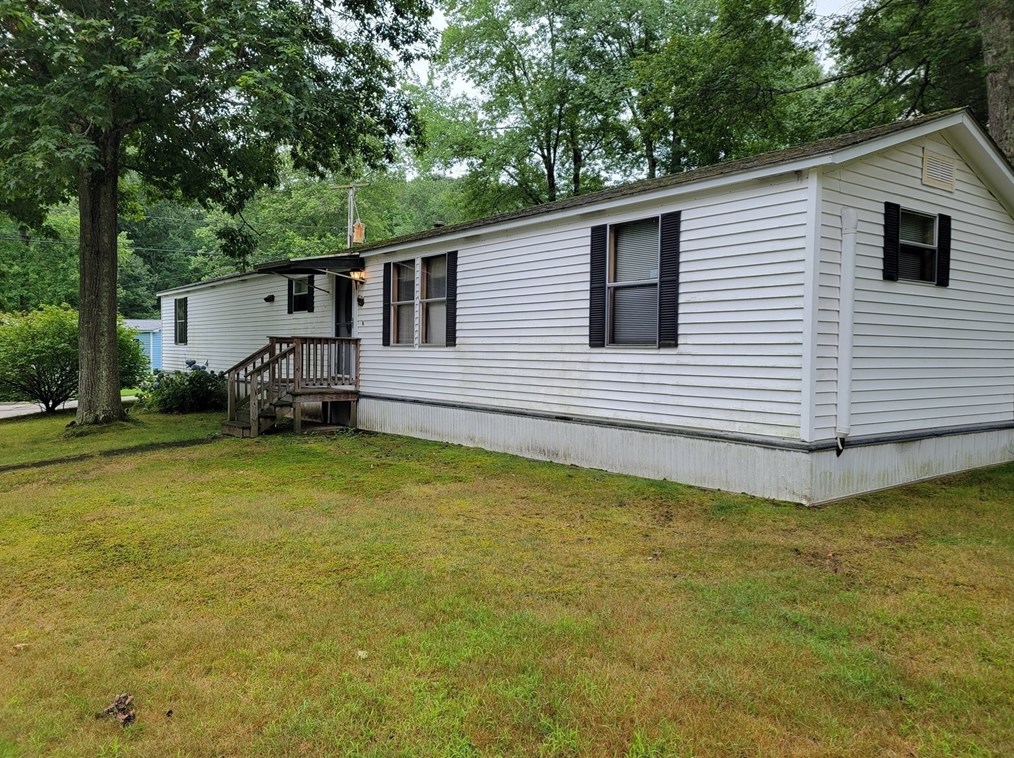 9 5th St, Brookfield, MA 01506